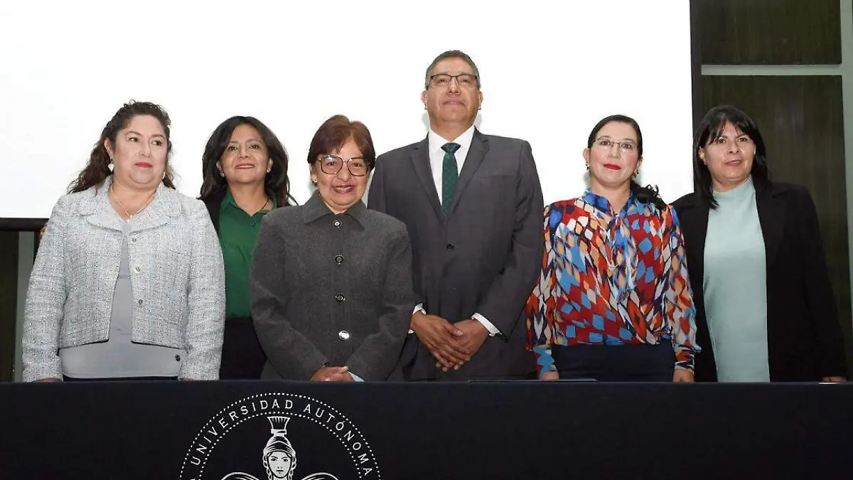 La rectora Lilia Cedillo toma protesta a Jorge Juárez como director electo del ICUAP