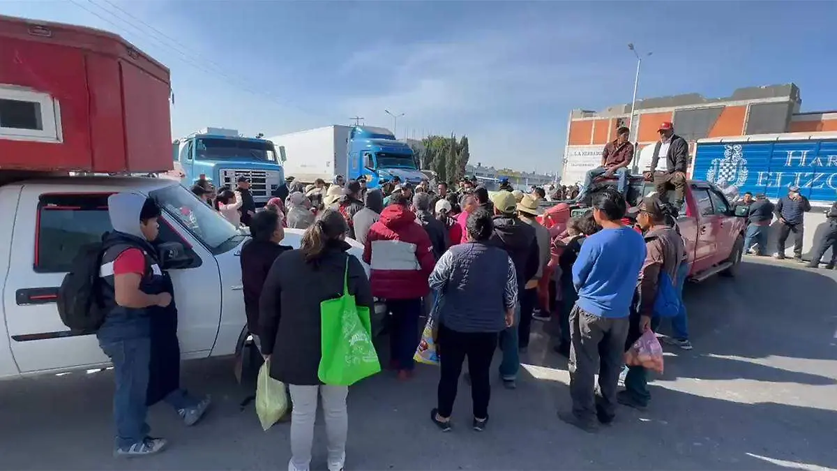 La Vía Corta a Santa Ana a la altura de la Central de Abasto permanece cerrada en ambos sentidos