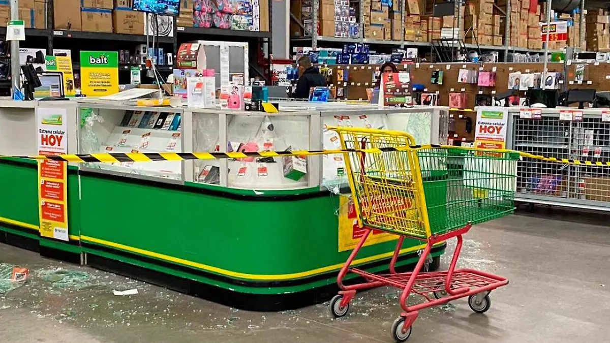 Roban con lujo de violencia robaron en la tienda Bodega Aurrerá de San José Xilotzingo
