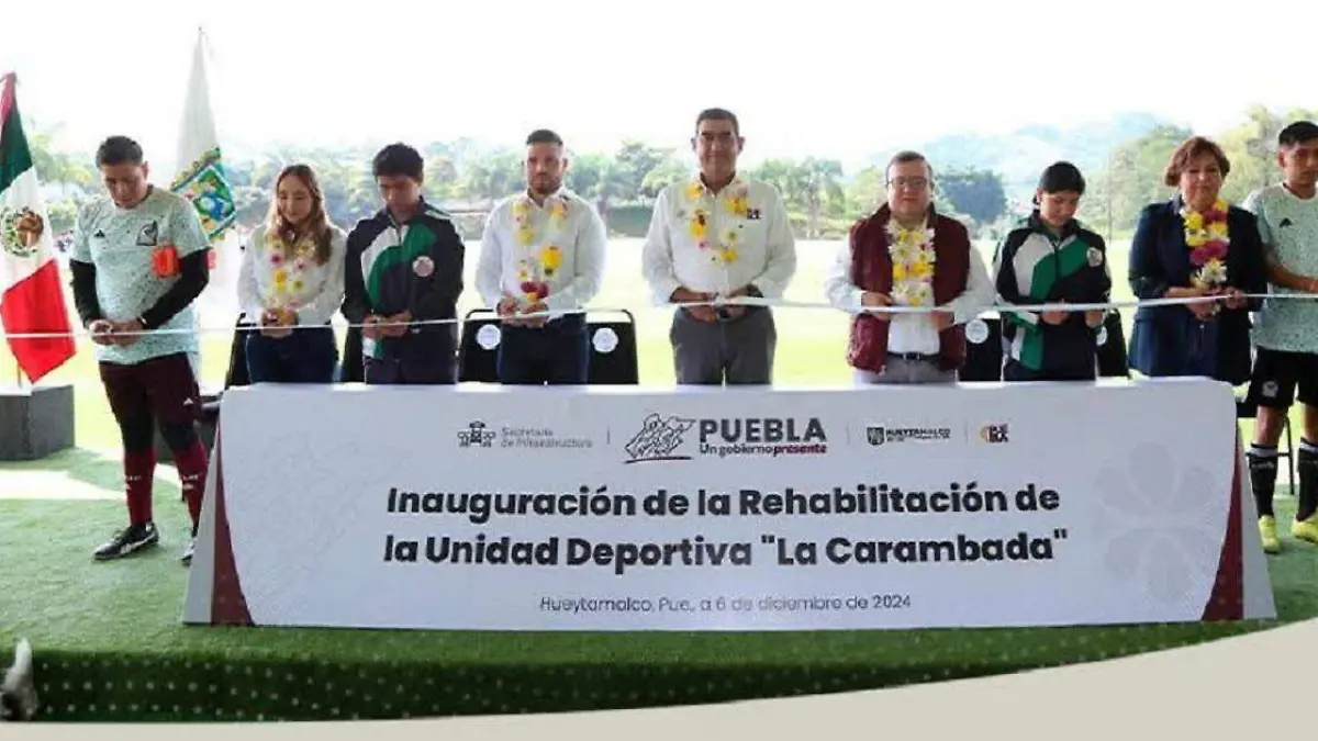 Entrega Sergio Salomón obras deportivas en municipios del norte y sur del estado