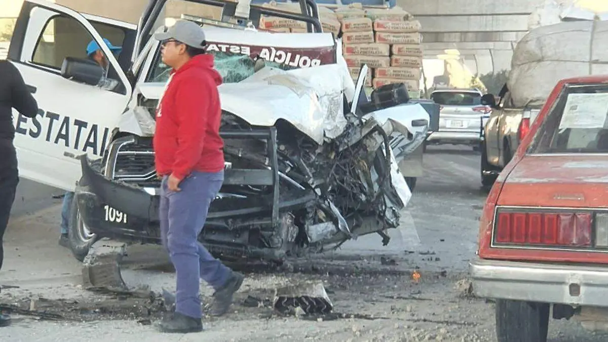 Una oficial herida y cuantiosos daños materiales dejó un choque múltiple en la autopista México-Puebla