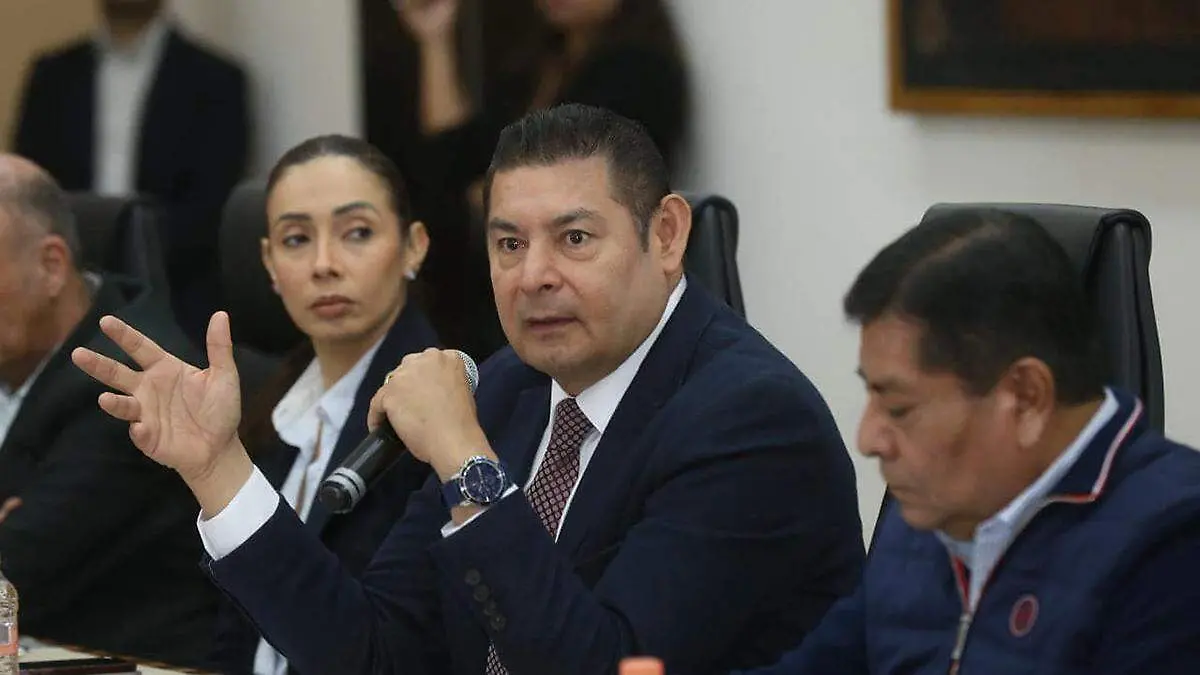 El gobernador del estado de Puebla Alejandro Armenta Mier condenó el presunto ataque directo en la colonia Del Valle