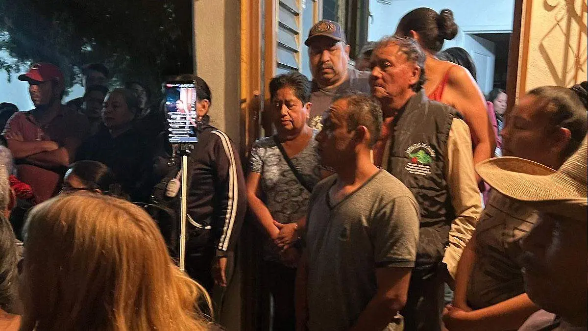 Tepeojuma vive noche de tensión por protesta contra un sacerdotre