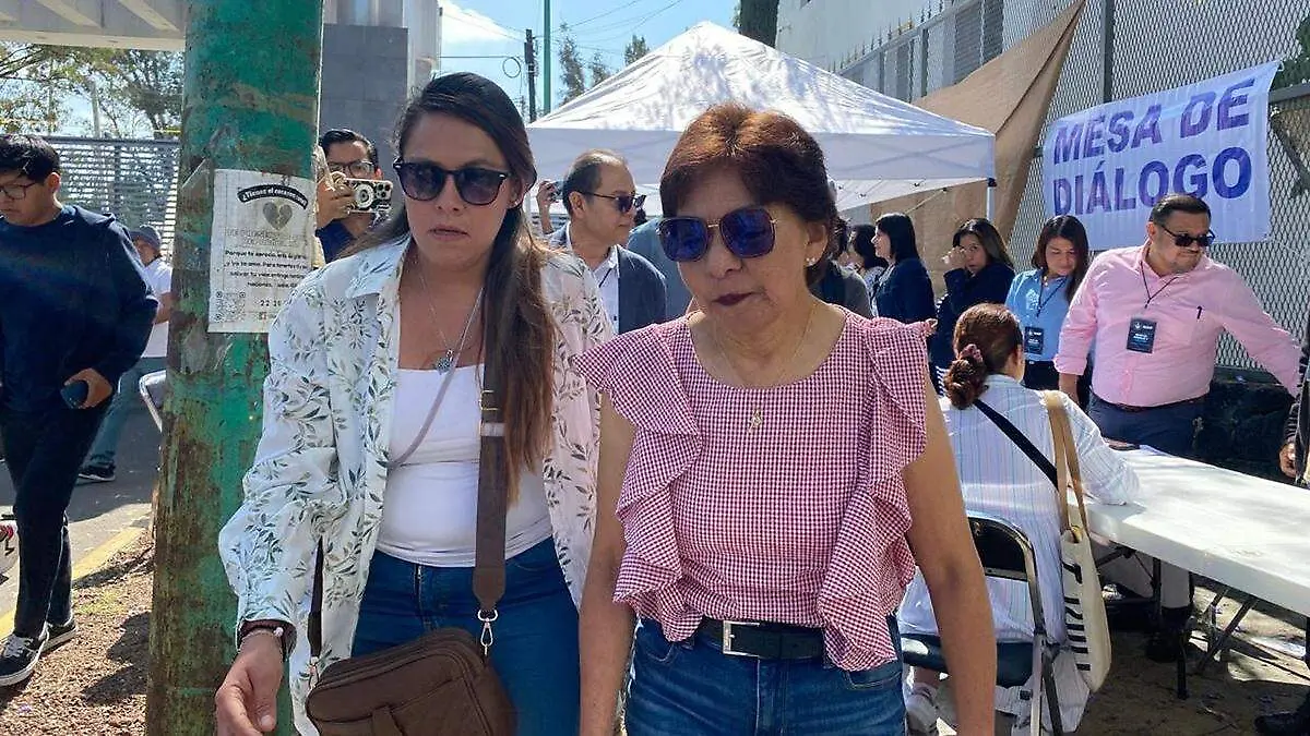La rectora recorrió al menos tres entradas sobre las avenidas San Claudio y 14 Sur.