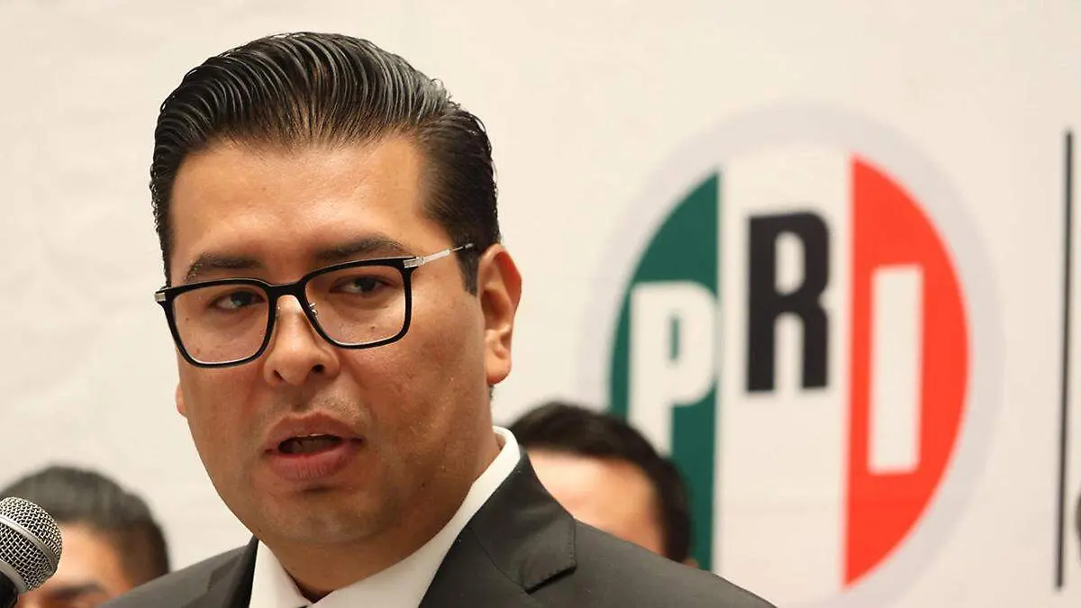 El senador priista Néstor Camarillo adelantó que no hará alianza con el PAN en los comicios de 2027