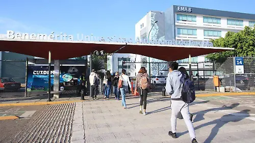 Miles de alumnos de la BUAP reanudaron las clases presenciales este miércoles 2 de abril en Ciudad Universitaria