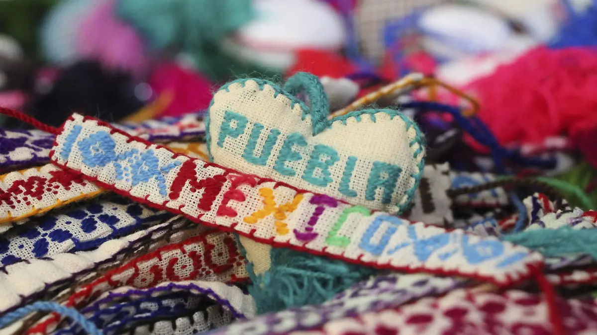 Realiza Cultura expoventa artesanal en Salón de Candiles