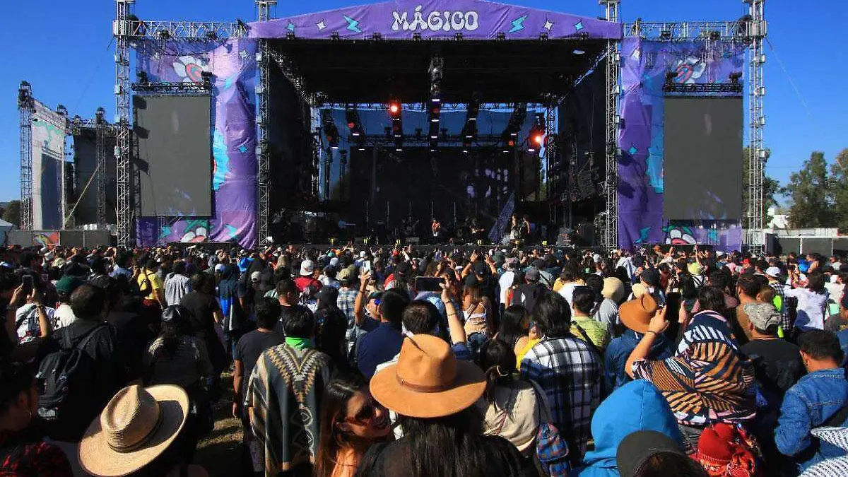 Caos,-comercio-y-música--el-Tecate-Comuna-toma-el-Foro-Cholula