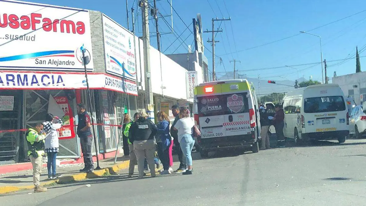 Dos unidades del transporte público colisionaron la mañana de este sábado en la colonia Villa San Alejandro