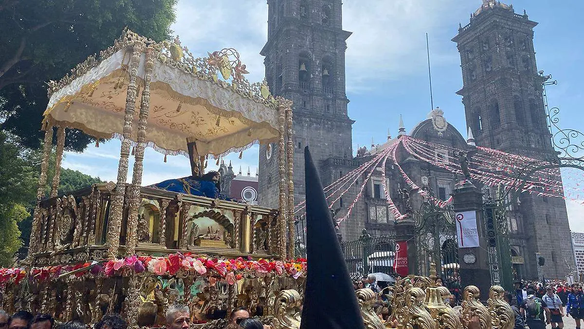 Motivados por la fe y tradición, decenas de fieles arribaron al Centro Histórico de Puebla