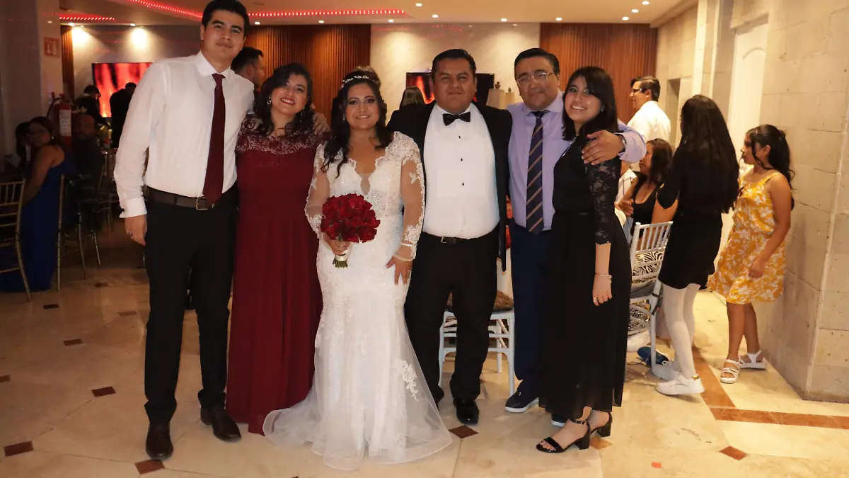 Alex, Evelyn, los novios, Mario y Maylin