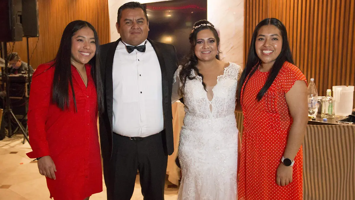 Rocío, los novios y Claudia