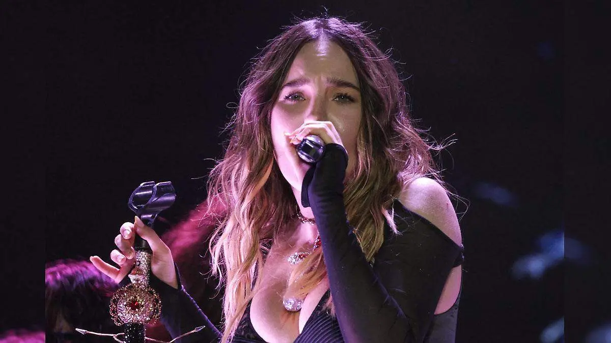 belinda llegó para cantarle a los poblanos