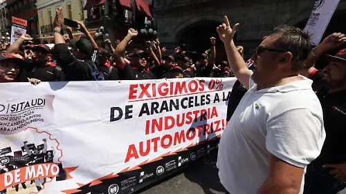 En marcha del Día del Trabajo piden 0% de aranceles a automotrices 