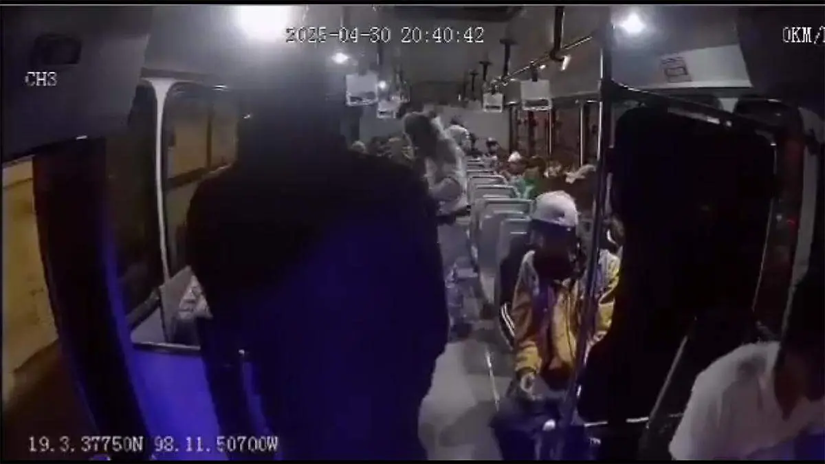 Con cuchillos y pistola en mano cuatro sujetos asaltaron a usuarios de la ruta Mazame (MZ)
