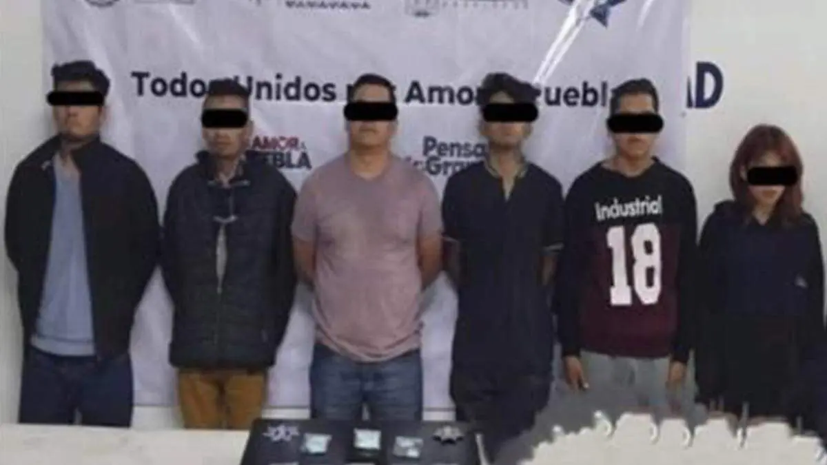 Elementos de la Policía Municipal de Tehuacán, en coordinación con la SEMAR, lograron la detención de seis personas presuntamente vinculadas al narcomenudeo y al robo de vehículos