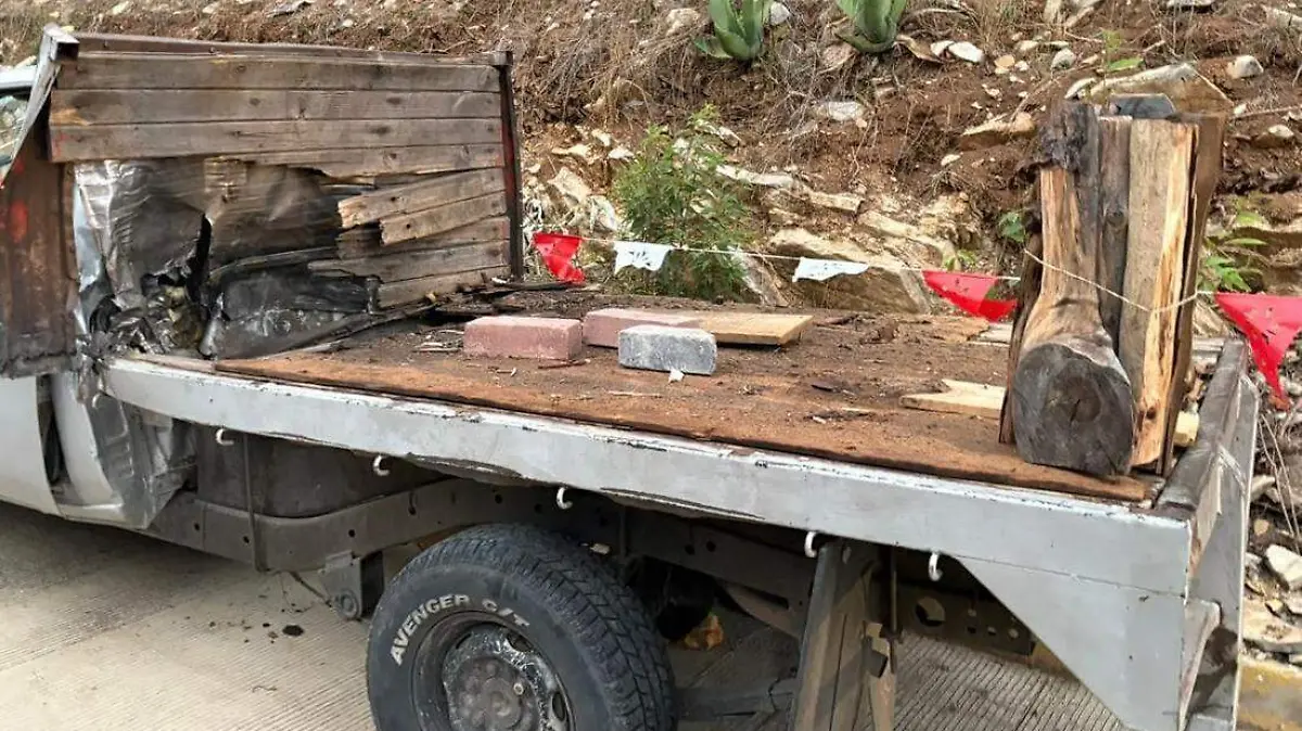 En Nicolás Bravo explota pirotecnia en procesión del 3 de mayo