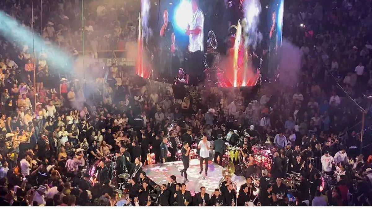 'Feliz 5 de mayo Puebla', Jorge Medina y Josi Cuén abarrotaron el Palenque