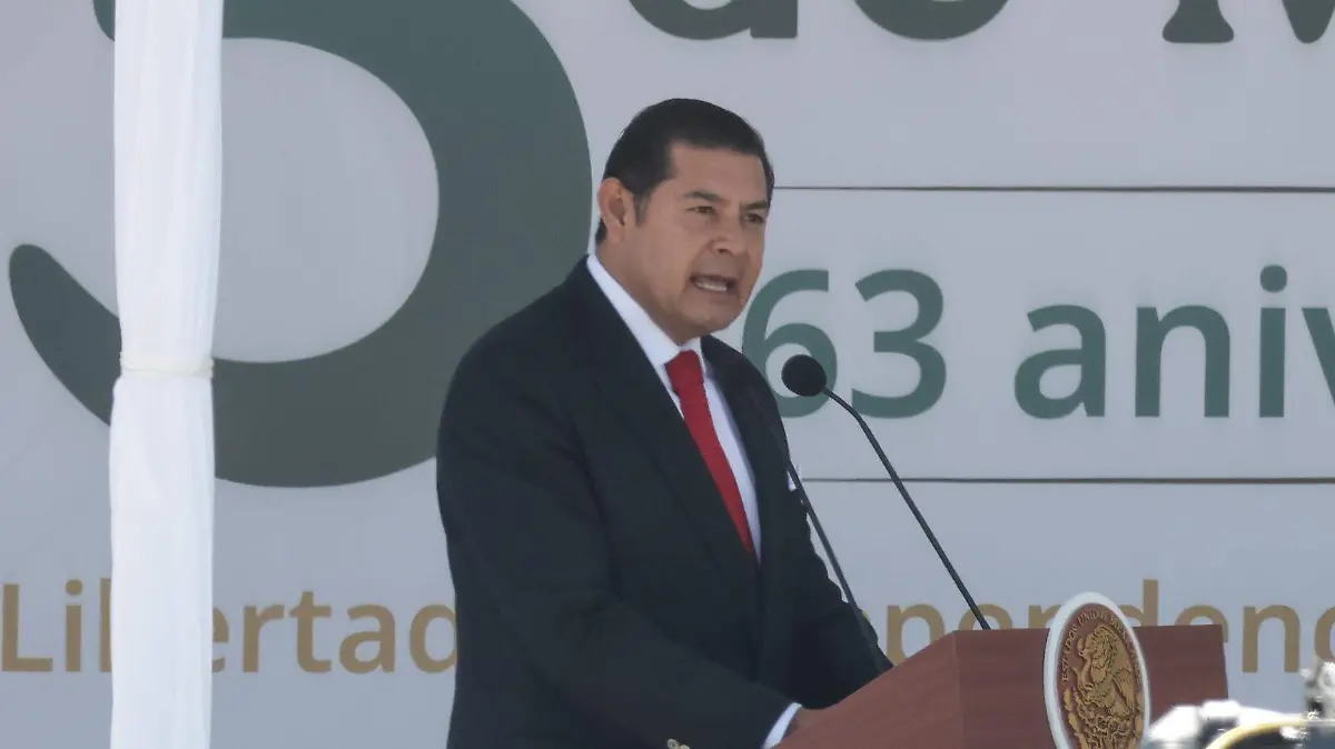 Alejandro Armenta señaló que actualmente el país enfrenta a neoconservadores interesados en un desarrollo económico sometido a los intereses extranjeros