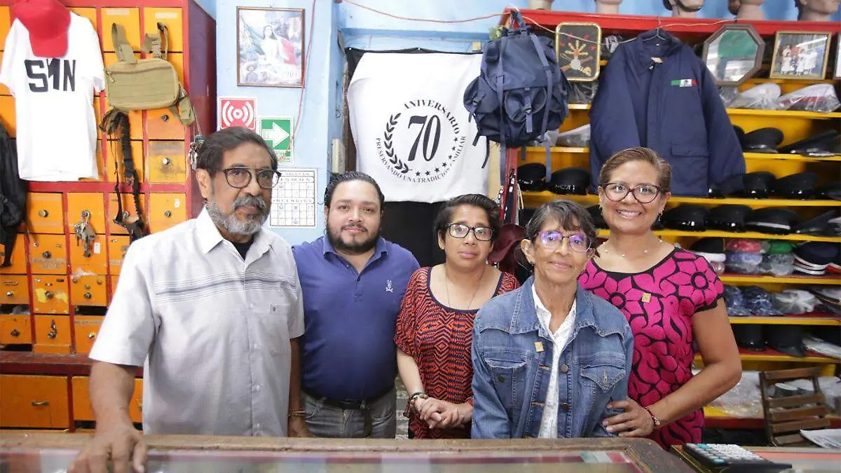 familia trajes militares