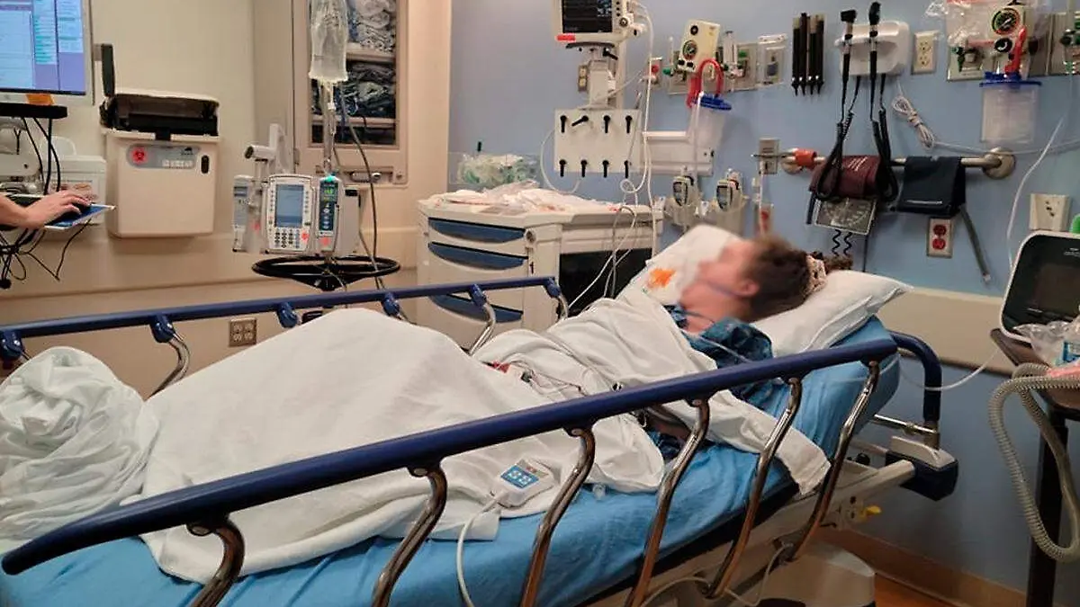 mujer en hospital