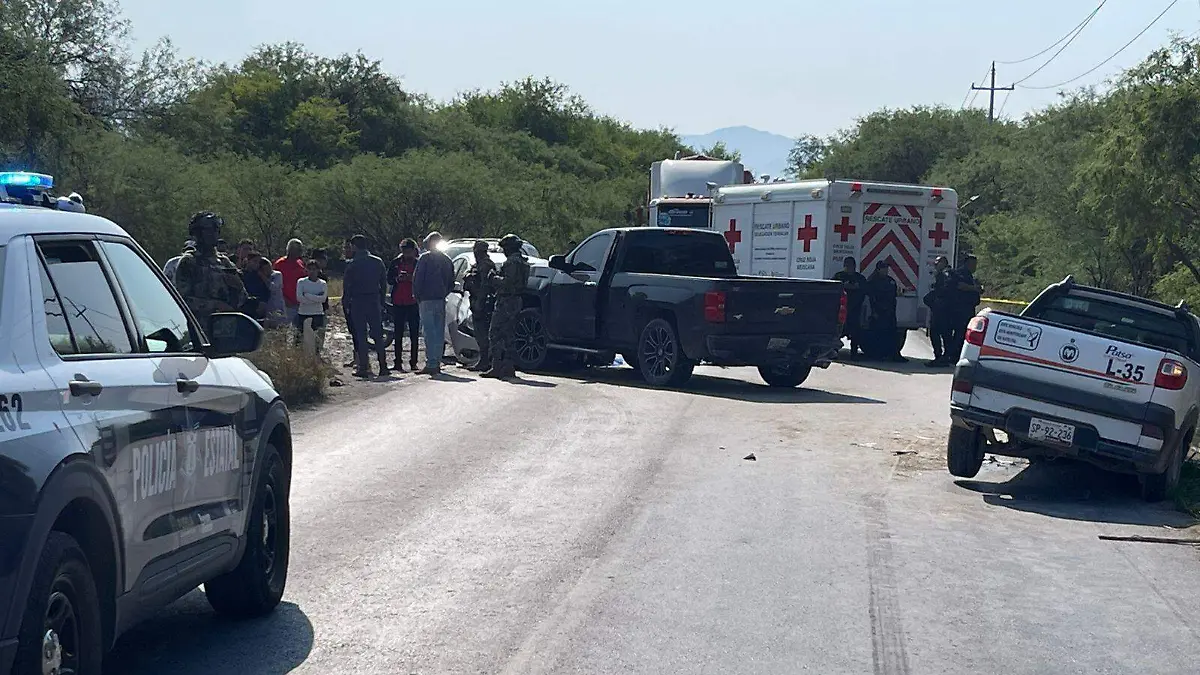 Un joven de 27 años de edad perdió la vida la mañana de este martes luego de que su auto fuera impactado por una camioneta