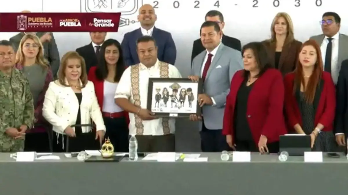 Scorpions celebra 60 años de carrera  en Puebla, con entrega de escultura