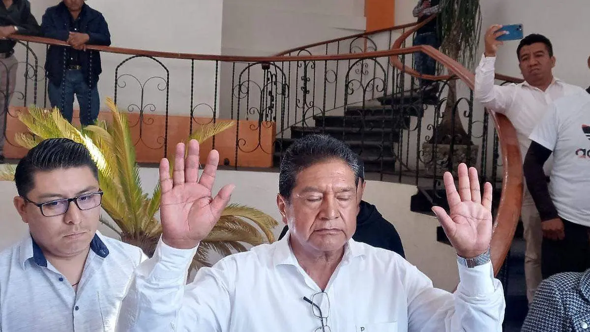desconocen a Carmelo Amador Fuentes Bailón, presidente de Tlachichuca