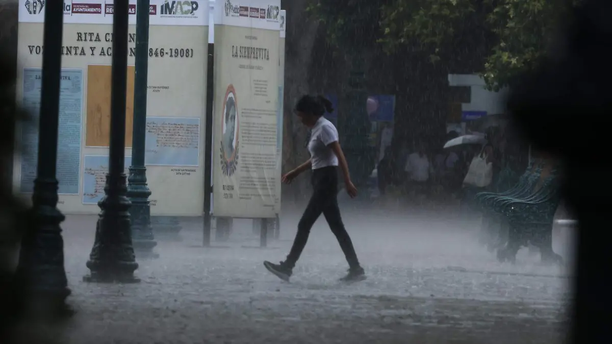 La tarde de este viernes 23 de mayo se registró una fuerte lluvia