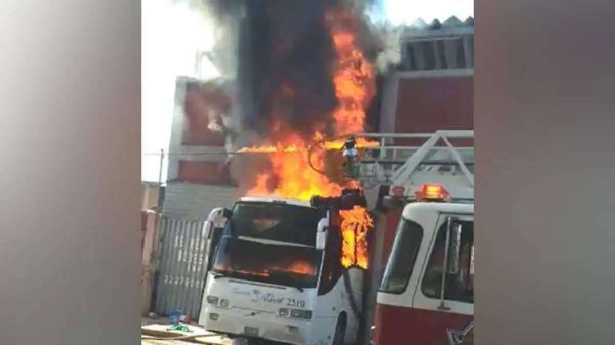 Incendio autobus 01