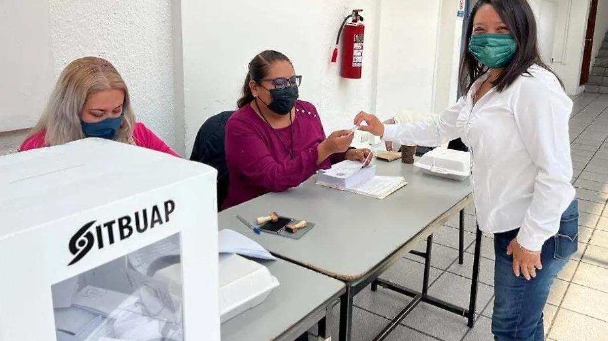 SITBUAP elige a Laura Teutle Xinto como nueva líder sindical