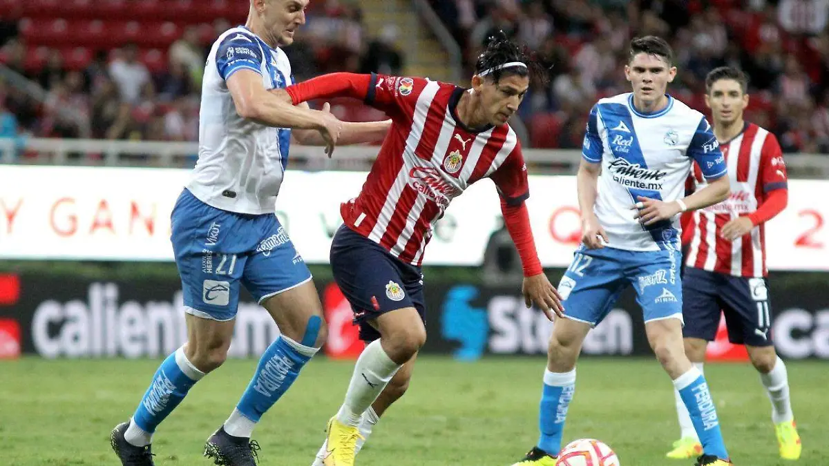 Se hunde Puebla en Guadalajara, cae ante Chivas y pierde a Ferrareis