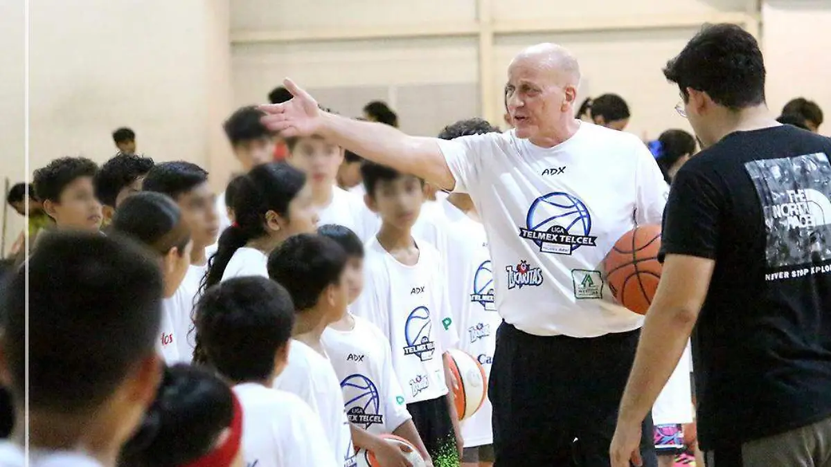 coach mackinnon