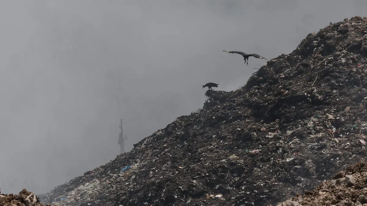 Sofocar el incendio podría llevar hasta dos años 
