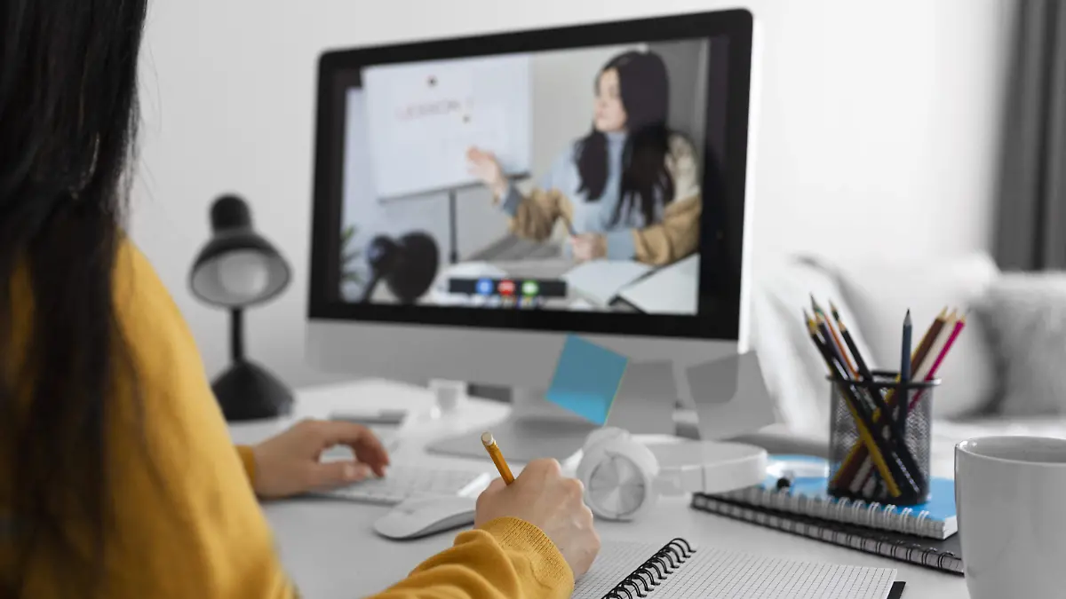 Estas 5 plataformas te capacitan gratis desde casa