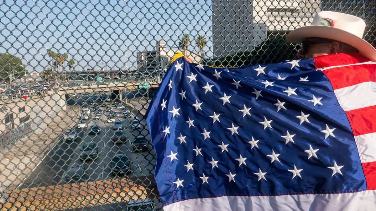 Advierte líder comunitario que migrantes poblanos deben prepararse ante redadas en Estados Unidos