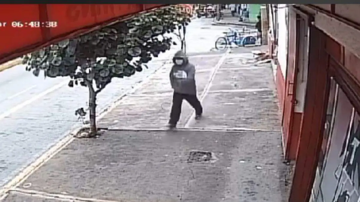 Un asalto a mano armada se registró en una tienda de conveniencia frente al CIS de Izúcar de Matamoros