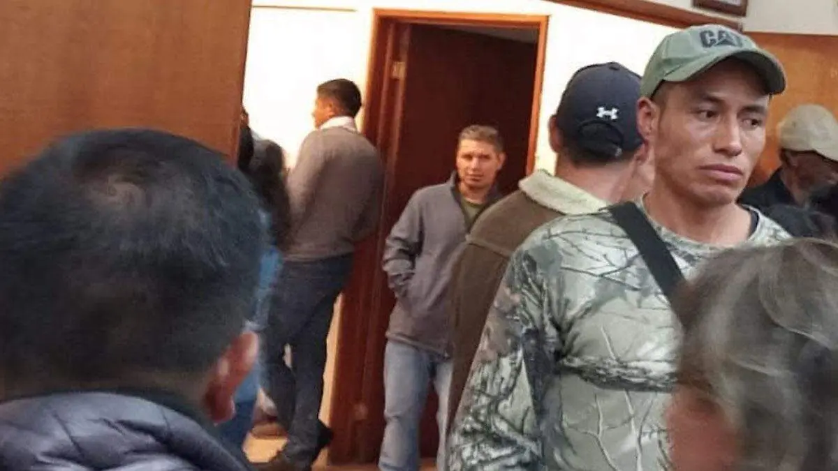 Inició como una jornada de tensión y reclamos la toma de protesta del Concejo Municipal en Cuautempa