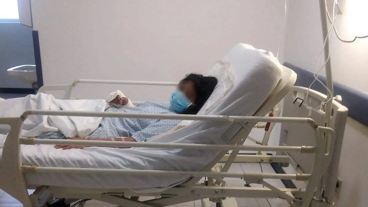 Mujer es atacada con un martillo por su pareja; él murió en separos 