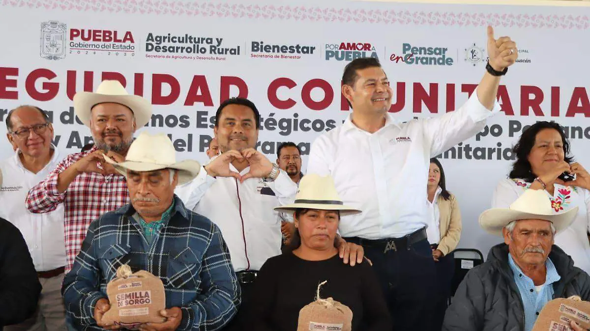 anunció la próxima adquisición de 27 módulos de maquinaria agrícola, sin licitación, para facilitar tareas como barbecho y siembra