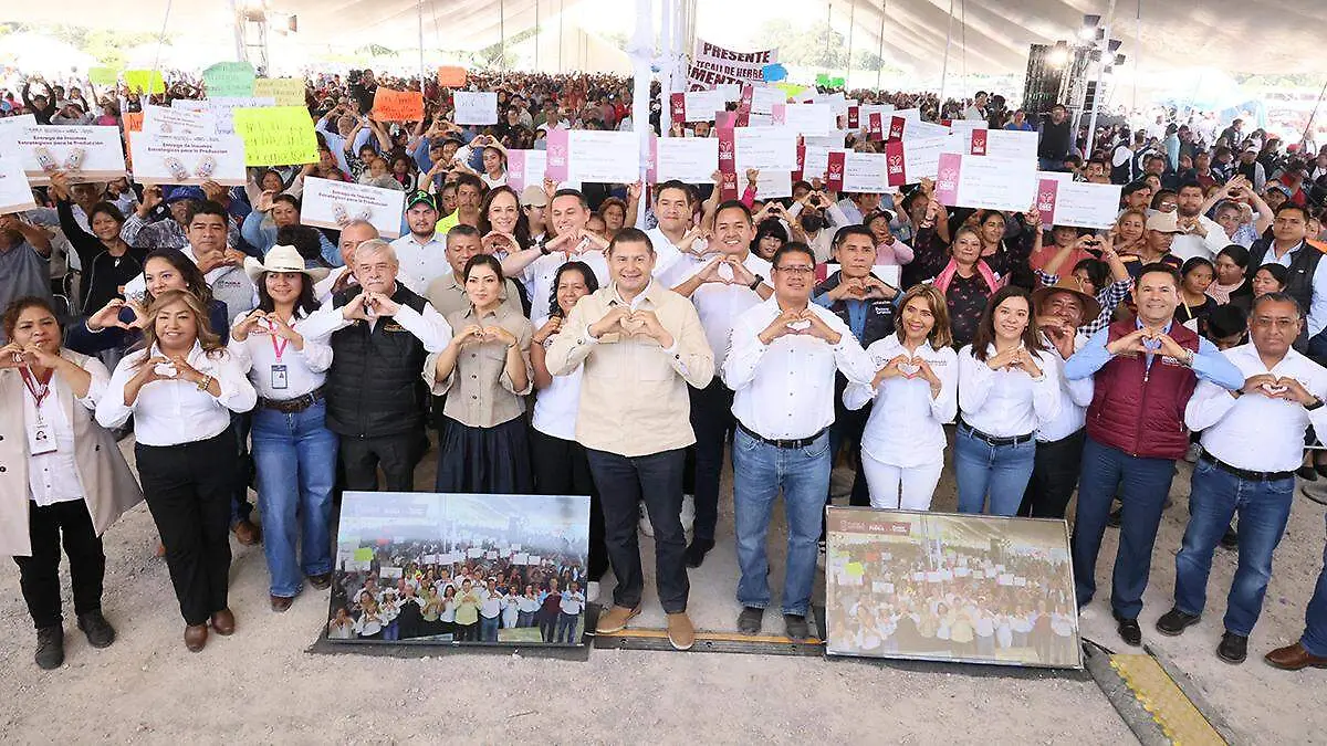  El Gobierno de Puebla entregó insumos estratégicos a mil 12 productores de la microrregión 17