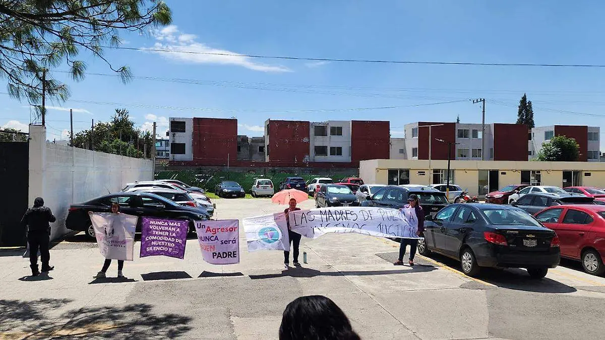 Desde 2022, el padre de los tres hijos de Abigail S. ha incumplido con el pago de la pensión alimentaria provisional decretada por una juez