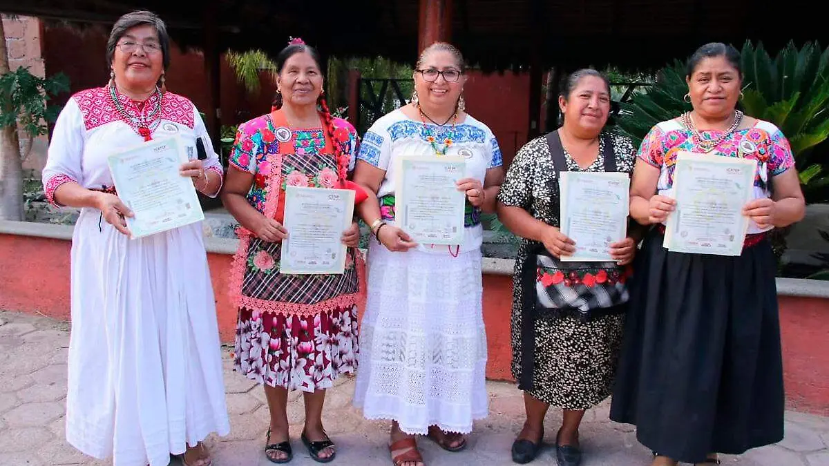 mujeres cocineras mole de caderas