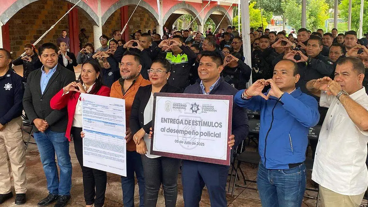Edil de cuautlancingo entrega apoyos 