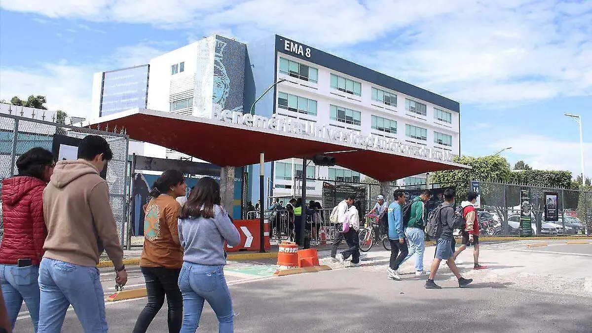 Hay 10 mil becas esperándote