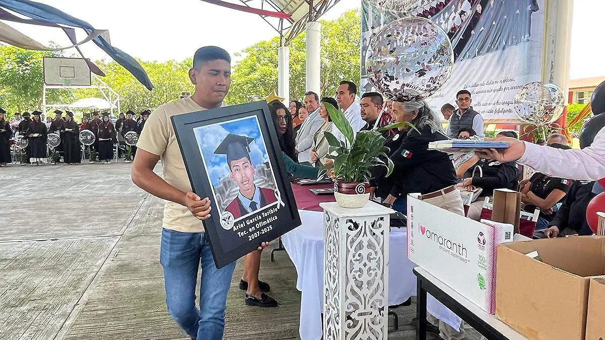 Ariel fue un joven distinguido por su compromiso académico, su actitud positiva y su compañerismo