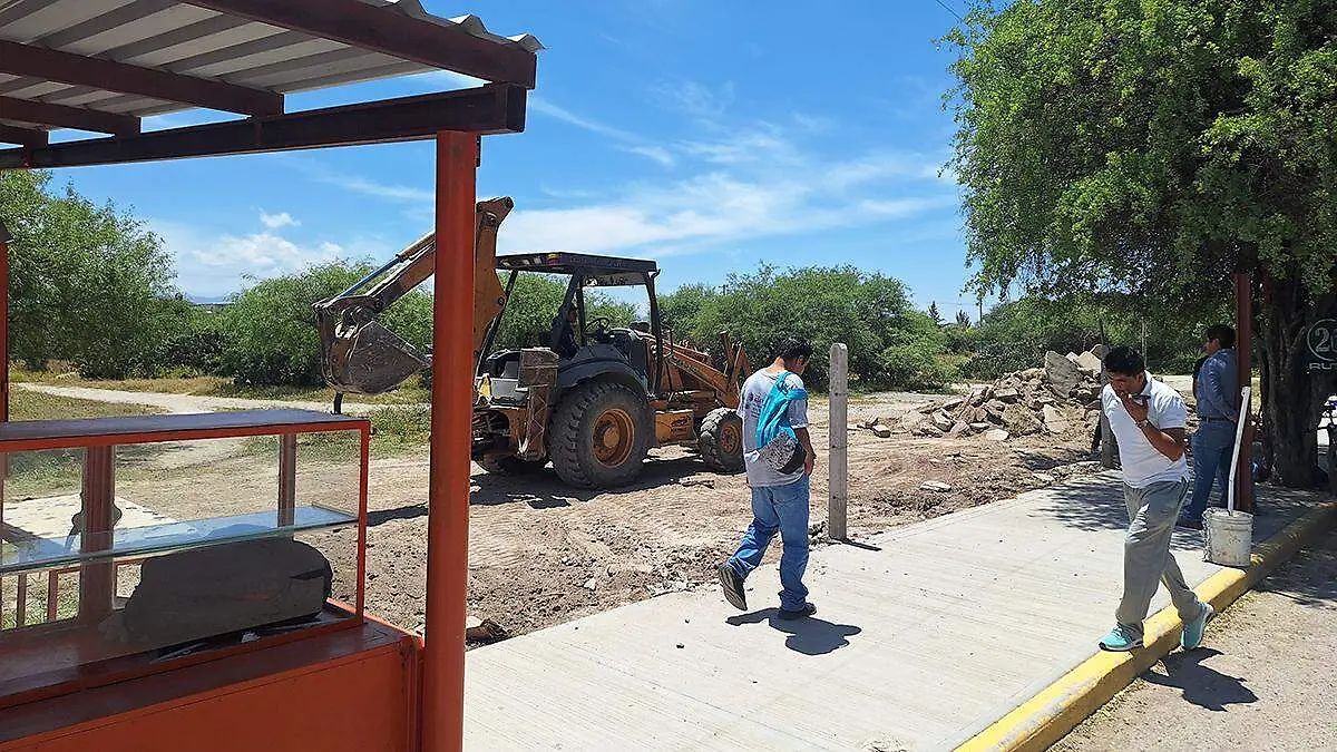 Después de dos décadas de ocupar un terreno frente al Hospital General de Tehuacán para la venta de alimentos, comerciantes serán retirados