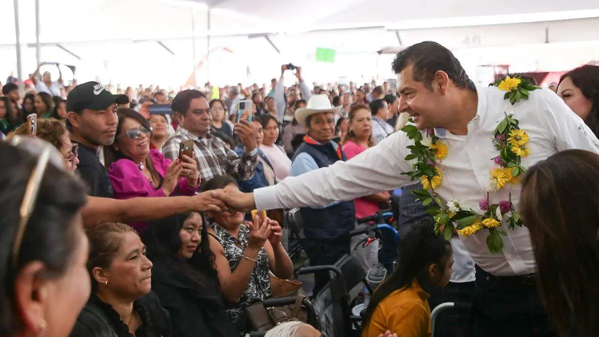El gobernador Alejandro Armenta encabezó la entrega de 30 millones de pesos del programa de Obra Comunitaria