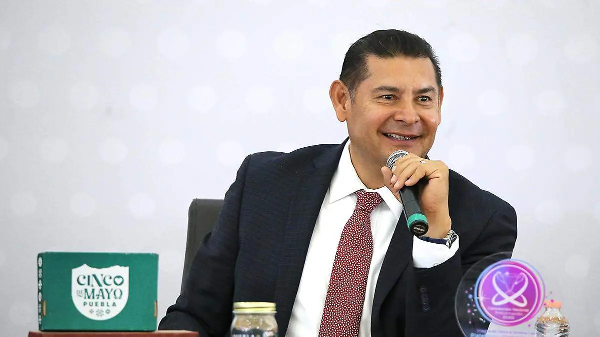 Alejandro Armenta Mier, quien dijo que se busca generar economías para apoyar el mantenimiento de escuelas