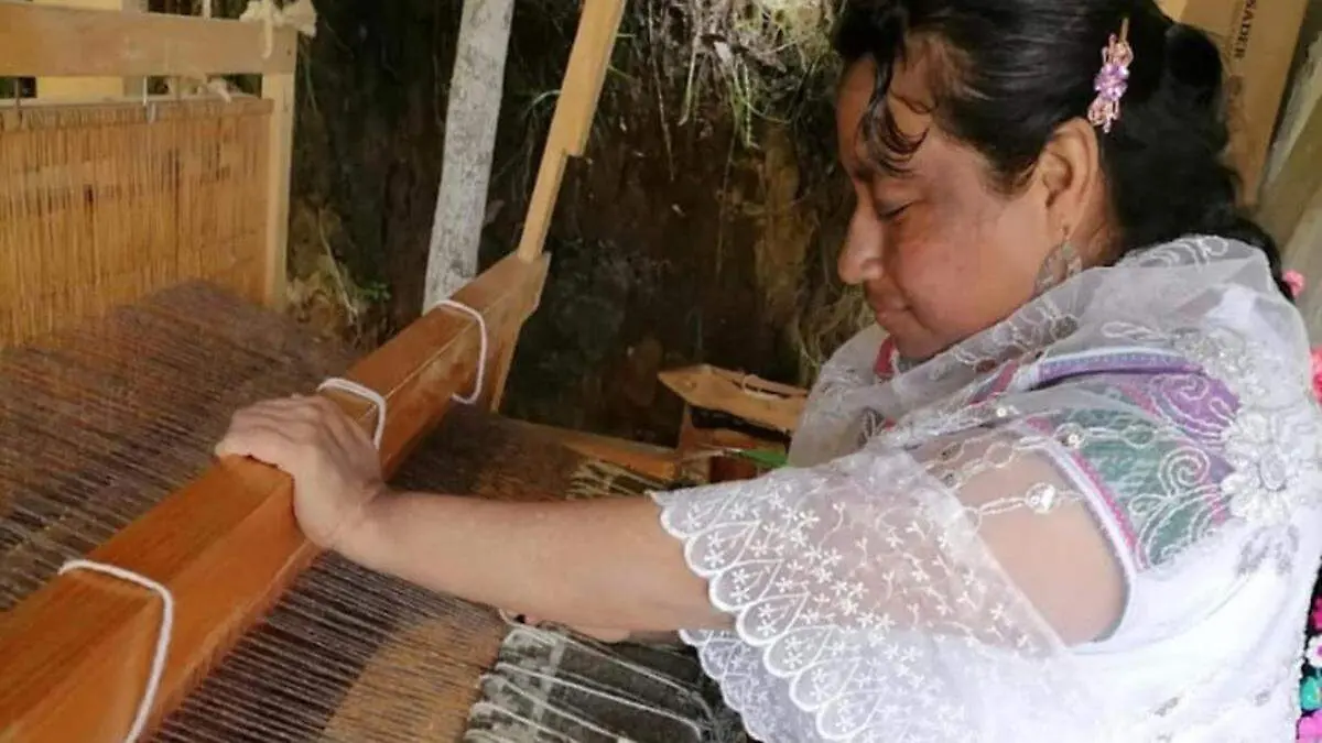 Las manos de las mujeres de San Miguel Tenango preservan un lenguaje ancestral, el de los hilos